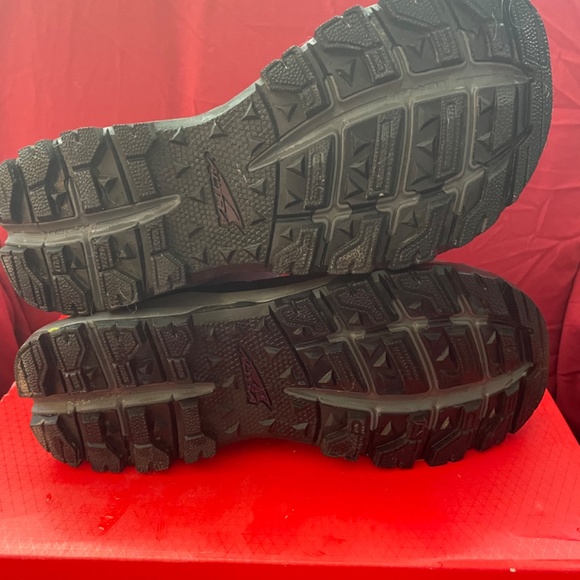 Altra Hiking Boots size 7.5 like new - Picture 5 of 5